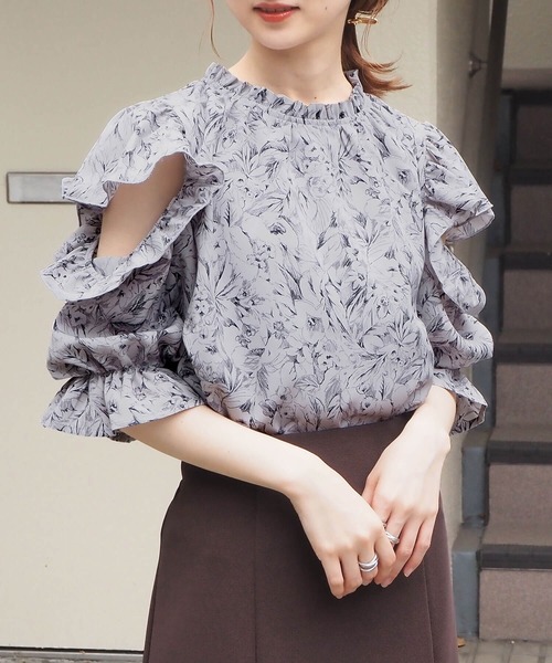 tiptop（ティップトップ）の「肩開きバックリボンブラウス