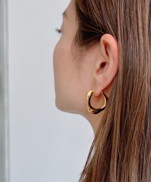Vicente（ヴィセンテ）の「Solida earrings（ピアス（両耳用）・レディース・ゴールド・FREE）」の4枚目の写真