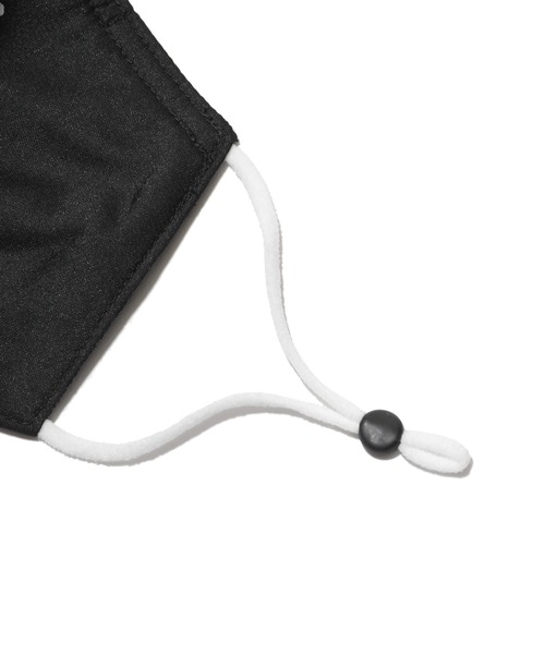 MARK & LONA（マークアンドロナ）の「Vaccinated Face Mask（マスク・メンズ・ブラック×レッド/ブラック×ホワイト・LARGE/MEDIUM）」の4枚目の写真