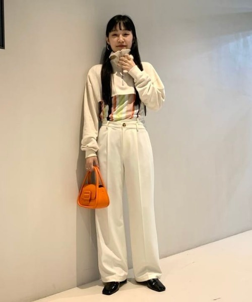 Ray BEAMS(レイビームス)の「Ray BEAMS / クロップド ハーフ ジップパーカー(パーカー・レディース・ブラック/ベージュ・ONE SIZE)」の22枚目の写真