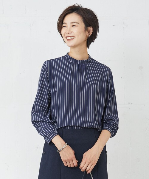 J.PRESS(ジェイプレス)の「【洗える】シルクタッチ ダブルストライプ スタンドカラー ブラウス(シャツ/ブラウス・レディース・ホワイト系1/ネイビー系1/ピンク系1・11/9)」の3枚目の写真