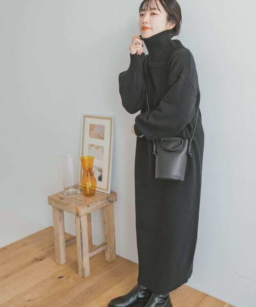 ITEMS URBANRESEARCH（アイテムズ アーバンリサーチ）の「タートルネックニットワンピース（ワンピース・レディース・カーキ/ブラック/ベージュ/ブラウン・FREE）」の2枚目の写真