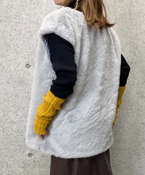 mi via loca（ミヴィアロカ）の「フェイクファーノーカラージレ（ベスト・レディース・ブラック/ベージュ/ブラウン/グレー・FREE）」の8枚目の写真