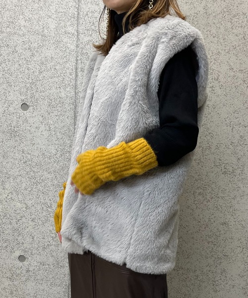 mi via loca（ミヴィアロカ）の「フェイクファーノーカラージレ（ベスト・レディース・ブラック/ベージュ/ブラウン/グレー・FREE）」の12枚目の写真