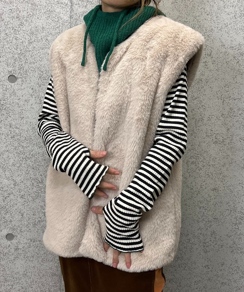 mi via loca（ミヴィアロカ）の「フェイクファーノーカラージレ（ベスト・レディース・ブラック/ベージュ/ブラウン/グレー・FREE）」の16枚目の写真