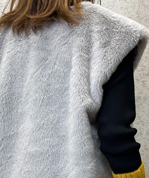 mi via loca（ミヴィアロカ）の「フェイクファーノーカラージレ（ベスト・レディース・ブラック/ベージュ/ブラウン/グレー・FREE）」の14枚目の写真