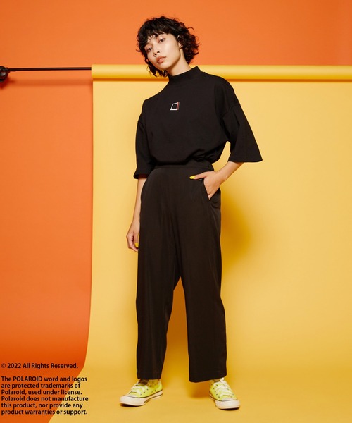 ear PAPILLONNER（イアパピヨネ）の「【Polaroid（ポラロイド）】モックネックTシャツ（Tシャツ/カットソー・レディース・ブラック・FREE）」の3枚目の写真