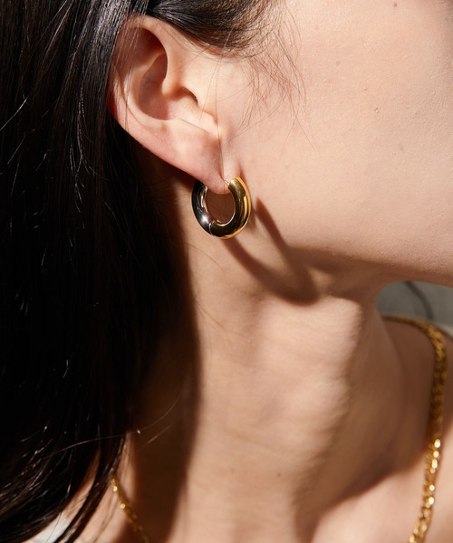 ear PAPILLONNER(イアパピヨネ)の「金属アレルギー対応ステンレス2色ミニフープピアス(ピアス(両耳用)・レディース・ゴールド・FREE)」の7枚目の写真