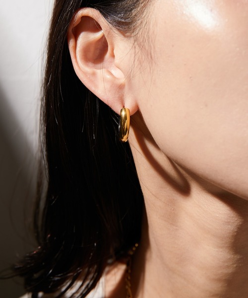 ear PAPILLONNER(イアパピヨネ)の「金属アレルギー対応ステンレス2色ミニフープピアス(ピアス(両耳用)・レディース・ゴールド・FREE)」の8枚目の写真