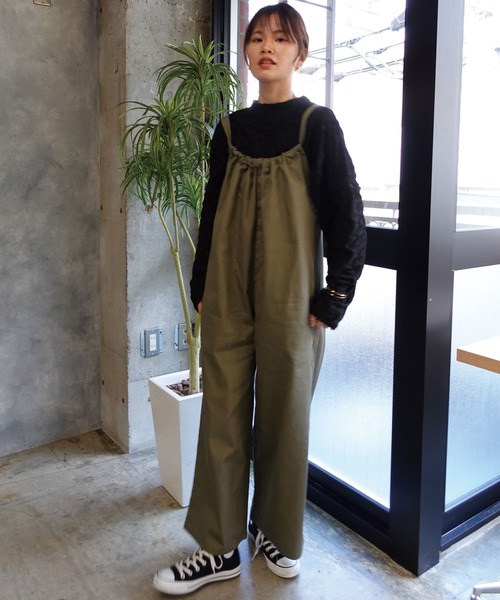 CORNERS（コーナーズ）の「コットンツイルギャザーオールインワン（サロペット/オーバーオール・レディース・ベージュ系その他/ブラック/ライトベージュ/オリーブ・M）」の5枚目の写真