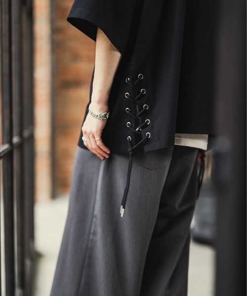 CASPER JOHN（キャスパージョン）の「Side lace skipper shirts/サイドレーススキッパーシャツ（Tシャツ/カットソー・メンズ・ライトグレー/グレイッシュベージュ/ブラック・SMALL/MEDIUM/LARGE）」の6枚目の写真