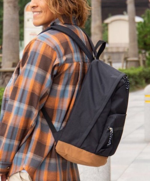 Kahiko（カヒコ）の「【Kahiko】クラシックアロハデイパック（バックパック/リュック・レディース・ブラック/オレンジ/ブルー/ネイビー・FREE）」の5枚目の写真