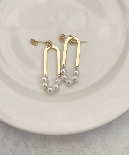 thank U more(サンキューモア)の「Uプレート × パール モチーフ ピアス 【両耳用】(ピアス(両耳用)・レディース・ゴールド/シルバー・FREE)」の8枚目の写真