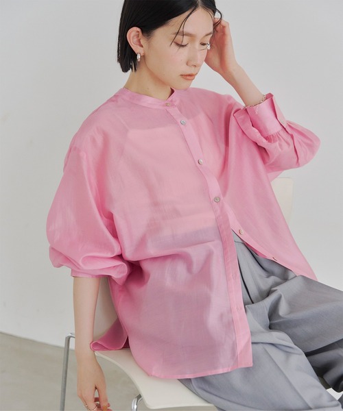 titivate(ティティベイト)の「シアーバンドカラーベーシックシャツ(シャツ/ブラウス・レディース・ライトブルー/ライトベージュ/ライトピンク/オフホワイト/ピンク/アイボリー/ブラック/ライトグリーン・S/M)」の7枚目の写真