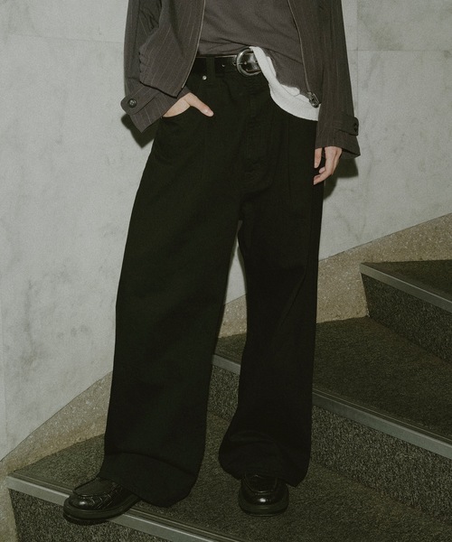 Jieda(ジエダ)の「WIDE ONE TUCK STRAIGHT DENIM(デニムパンツ・メンズ・インディゴブルー/ブラック・2/1)」の2枚目の写真