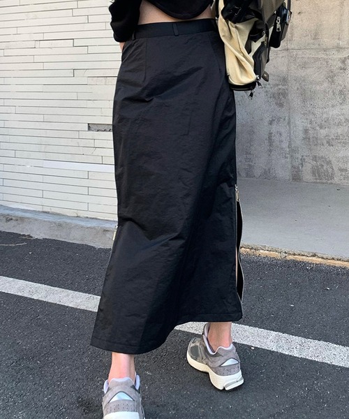 DAY CLOSET(デイ クローゼット)の「レディース ジップスリットナロースカート(スカート・レディース・ベージュ/ブラック・S/L/M/XS)」の15枚目の写真