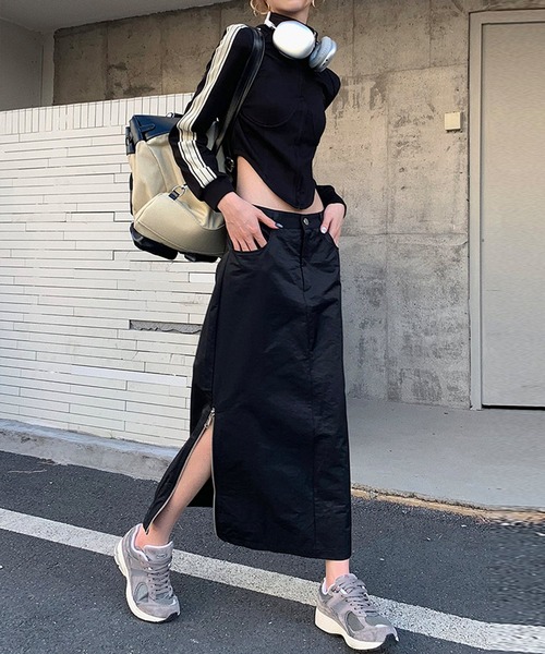DAY CLOSET(デイ クローゼット)の「レディース ジップスリットナロースカート(スカート・レディース・ベージュ/ブラック・S/L/M/XS)」の5枚目の写真