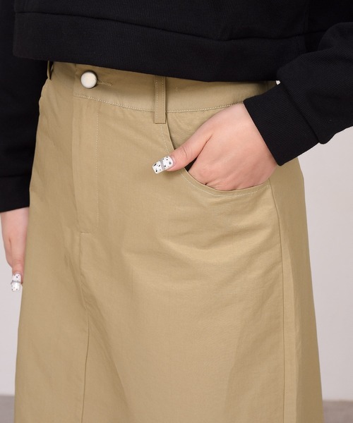 DAY CLOSET(デイ クローゼット)の「レディース ジップスリットナロースカート(スカート・レディース・ベージュ/ブラック・S/L/M/XS)」の6枚目の写真