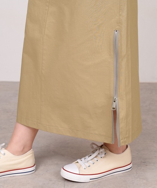 DAY CLOSET(デイ クローゼット)の「レディース ジップスリットナロースカート(スカート・レディース・ベージュ/ブラック・S/L/M/XS)」の4枚目の写真