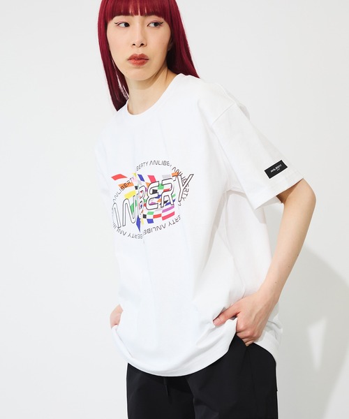 ANLIBERTY ANAP(アンリバティアナップ)の「カラーフラッグプリントロゴTシャツ【ユニセックス】(Tシャツ/カットソー・レディース・ブルー/ピンク/ホワイト・S/M)」の1枚目の写真