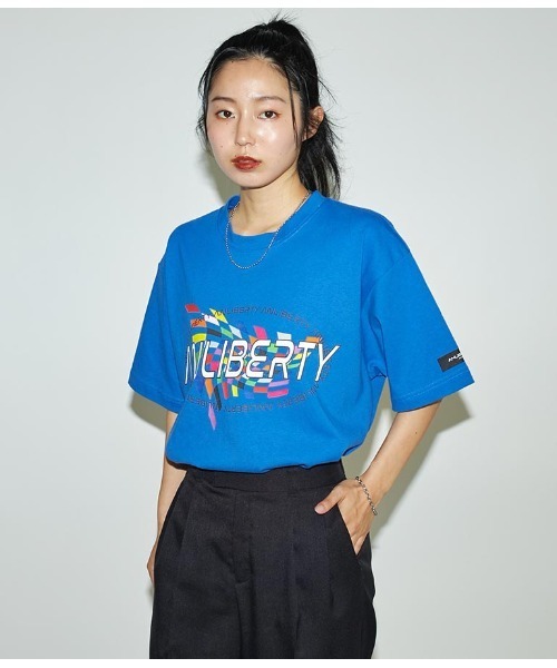 ANLIBERTY ANAP(アンリバティアナップ)の「カラーフラッグプリントロゴTシャツ【ユニセックス】(Tシャツ/カットソー・レディース・ブルー/ピンク/ホワイト・S/M)」の2枚目の写真
