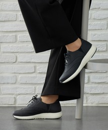 トラッドテイスト「母趾にやさしいスニーカー」