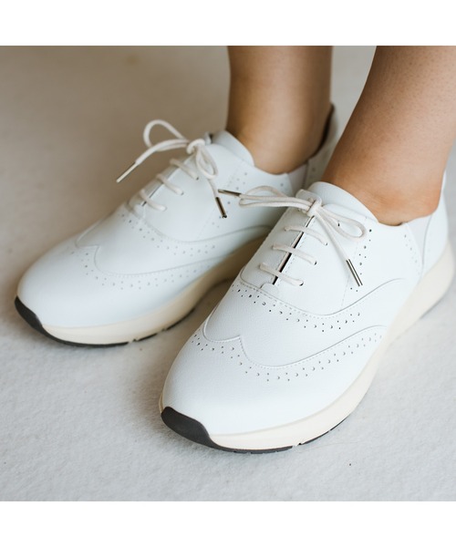 AcureZ（アキュアーズ）の「トラッドテイスト「母趾にやさしいスニーカー」（スニーカー・レディース・ホワイト/ブラック・22.5cm/23cm/23.5cm/24cm/24.5cm）」の9枚目の写真