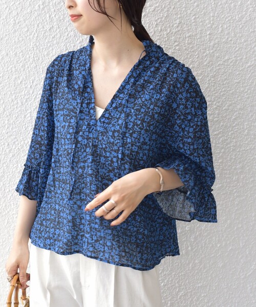SHIPS（シップス）の「〈手洗い可能〉DEVEAUX シャーリング スキッパー ブラウス◇（シャツ/ブラウス・レディース・ブラック/ブルー・ONE SIZE）」の10枚目の写真
