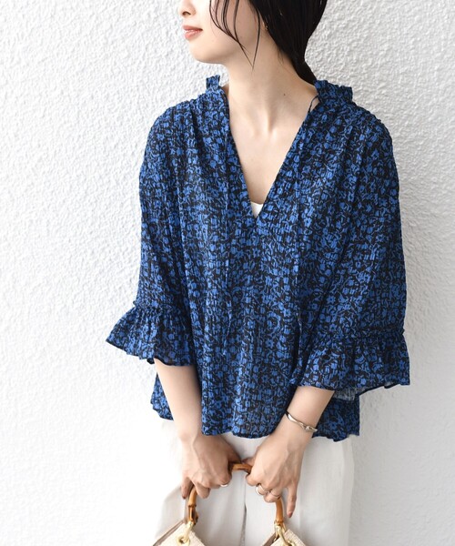 SHIPS（シップス）の「〈手洗い可能〉DEVEAUX シャーリング スキッパー ブラウス◇（シャツ/ブラウス・レディース・ブラック/ブルー・ONE SIZE）」の13枚目の写真