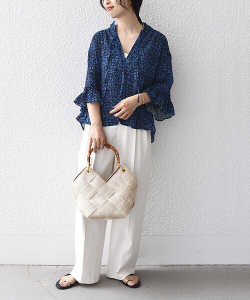 SHIPS（シップス）の「〈手洗い可能〉DEVEAUX シャーリング スキッパー ブラウス◇（シャツ/ブラウス・レディース・ブラック/ブルー・ONE SIZE）」の14枚目の写真