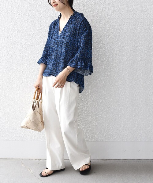SHIPS（シップス）の「〈手洗い可能〉DEVEAUX シャーリング スキッパー ブラウス◇（シャツ/ブラウス・レディース・ブラック/ブルー・ONE SIZE）」の15枚目の写真