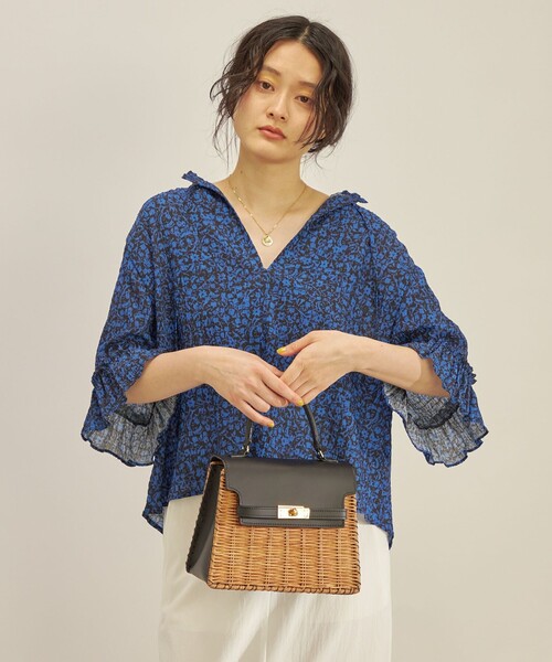 SHIPS（シップス）の「〈手洗い可能〉DEVEAUX シャーリング スキッパー ブラウス◇（シャツ/ブラウス・レディース・ブラック/ブルー・ONE SIZE）」の20枚目の写真