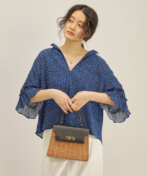 SHIPS（シップス）の「〈手洗い可能〉DEVEAUX シャーリング スキッパー ブラウス◇（シャツ/ブラウス・レディース・ブラック/ブルー・ONE SIZE）」の21枚目の写真