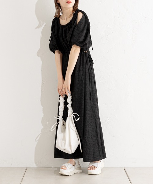 Chico（チコ）の「肩スリットカットアウトワンピース（ワンピース・レディース・ブラック/アイボリー/ミント・FREE）」の20枚目の写真