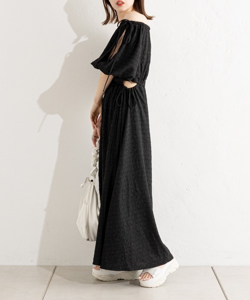 Chico（チコ）の「肩スリットカットアウトワンピース（ワンピース・レディース・ブラック/アイボリー/ミント・FREE）」の5枚目の写真