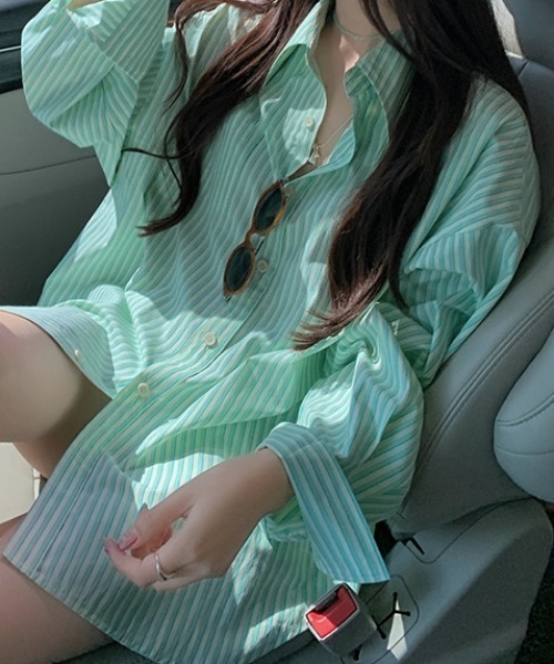 SHEENA（シーナ）の「ストライプルーズシャツ（シャツ/ブラウス・レディース・ピンク/グリーン/ブルー・M）」の2枚目の写真