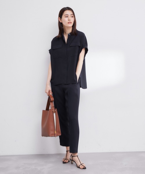 ROPE'（ロペ）の「【撥水加工】【洗える】とろみドライタッチバンドカラーフレンチスリーブブラウス/セットアップ対応（シャツ/ブラウス・レディース・ベージュ/ネイビー・38）」の4枚目の写真