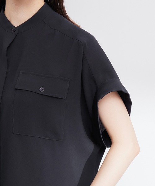 ROPE'（ロペ）の「【撥水加工】【洗える】とろみドライタッチバンドカラーフレンチスリーブブラウス/セットアップ対応（シャツ/ブラウス・レディース・ベージュ/ネイビー・38）」の15枚目の写真