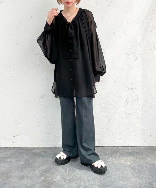 apres jour mignon(アプレジュールミニョン)の「ショルダーオープンシアーボウタイブラウス【ZOZOTOWN限定アイテム】(シャツ/ブラウス・レディース・アイボリー/グレイッシュベージュ/ブラック・フリー/X-LARGE)」の16枚目の写真