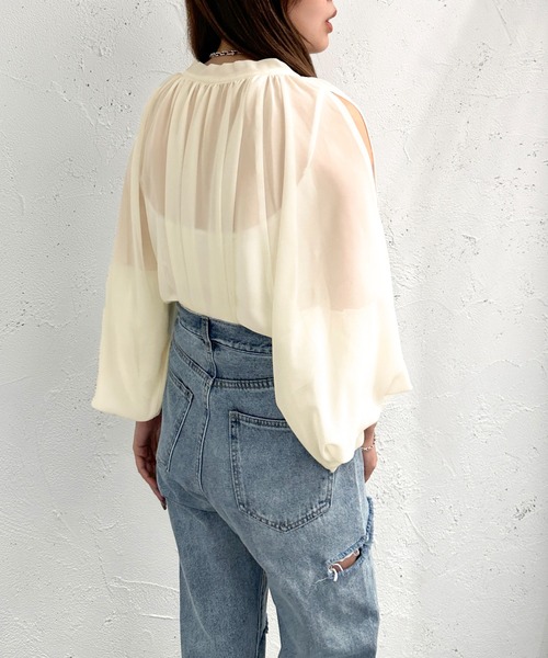 apres jour mignon(アプレジュールミニョン)の「ショルダーオープンシアーボウタイブラウス【ZOZOTOWN限定アイテム】(シャツ/ブラウス・レディース・アイボリー/グレイッシュベージュ/ブラック・フリー/X-LARGE)」の7枚目の写真