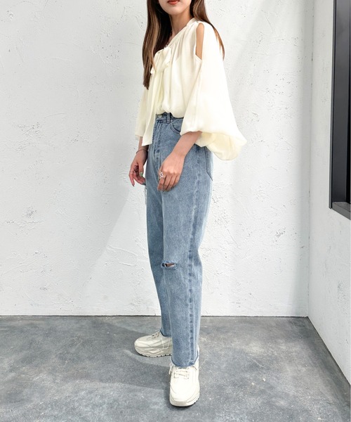 apres jour mignon(アプレジュールミニョン)の「ショルダーオープンシアーボウタイブラウス【ZOZOTOWN限定アイテム】(シャツ/ブラウス・レディース・アイボリー/グレイッシュベージュ/ブラック・フリー/X-LARGE)」の9枚目の写真
