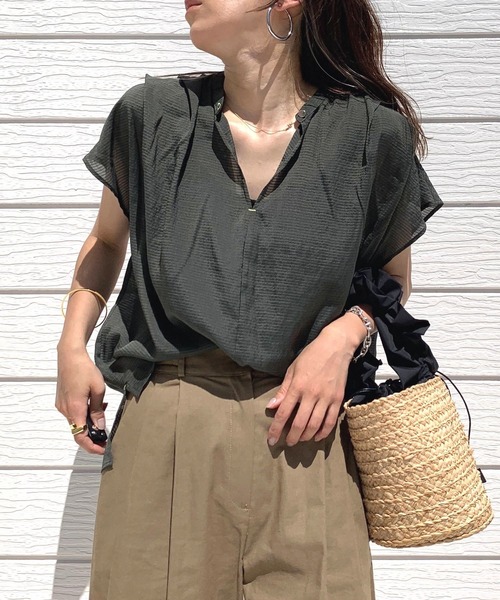 Q(キュー)の「シアーボーダースキッパーシャツ(シャツ/ブラウス・レディース・オリーブ系/ピンク系・MEDIUM)」の1枚目の写真