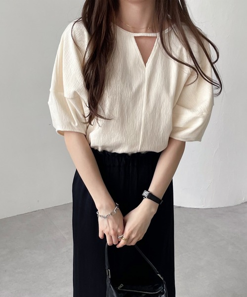 andme(アンドミー)の「楊柳前後2wayランタンスリーブトップス(Tシャツ/カットソー・レディース・ブラック/ベージュ/キナリ/ブルー・FREE)」の2枚目の写真