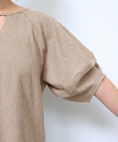 andme(アンドミー)の「楊柳前後2wayランタンスリーブトップス(Tシャツ/カットソー・レディース・ブラック/ベージュ/キナリ/ブルー・FREE)」の14枚目の写真