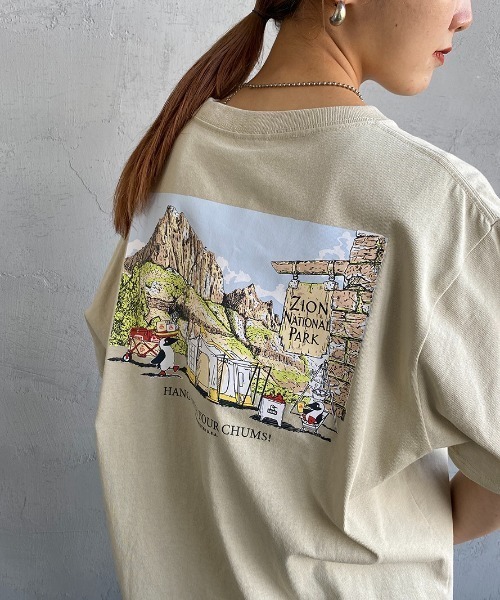 CHUMS（チャムス）の「【WEB限定】[CHUMS/チャムス] チャムスザイオンキャンピング バックプリントTシャツ（Tシャツ/カットソー・レディース・グレイッシュベージュ/ホワイト/チャコールグレー・M/L/XL）」の3枚目の写真