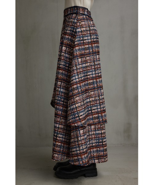 AZUL by moussy（アズールバイマウジー）の「レイヤードデザインフレアスカート（スカート・レディース・レッド系その他/ブラック・MEDIUM/SMALL）」の15枚目の写真