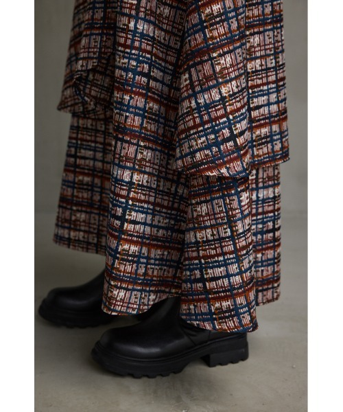 AZUL by moussy（アズールバイマウジー）の「レイヤードデザインフレアスカート（スカート・レディース・レッド系その他/ブラック・MEDIUM/SMALL）」の19枚目の写真