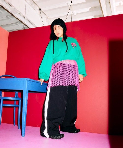 PUNYUS(プニュズ)の「パンサーサガラ刺繍クロップドスウェット(スウェット・レディース・ネイビー/ブラウン/グリーン・4/3)」の7枚目の写真