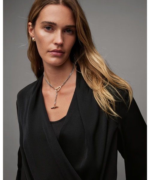 ALLSAINTS（オールセインツ）の「ABI LONG SLEEVE DRAPED WRAP OVER TOP | ABI 長袖 ドレープ ラップ オーバー トップ（Tシャツ/カットソー・レディース・ブラック・8/6/2/10/4）」の4枚目の写真