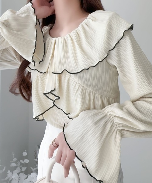 mily bilet(ミウィビレット)の「【mily bilet】着映え力抜群。フリルクロスメローデザインプルオーバー(Tシャツ/カットソー・レディース・ブルー/アイボリー/ブラック・SMALL/MEDIUM/LARGE/X-LARGE)」の4枚目の写真